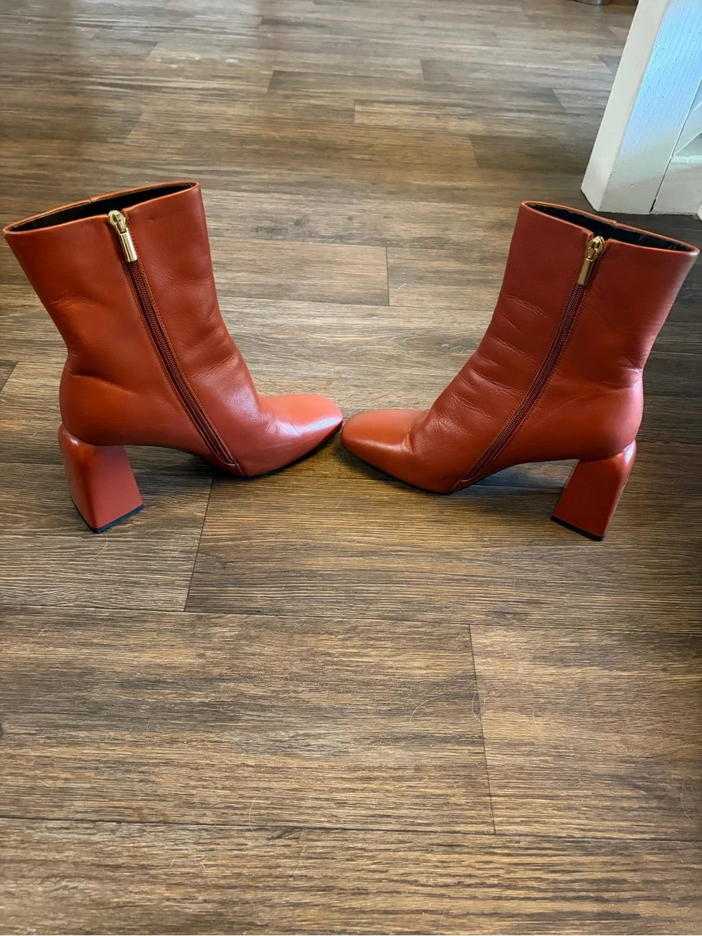 Women’s Poetry Brown Ankle Boot w/gold Accents Square Toe & Chunky Block Heel 10